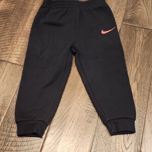 Nike Black and Red Sweatpants Relaxed Fit